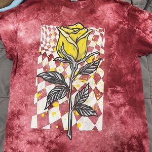 T-shirt it’s too big on me size L